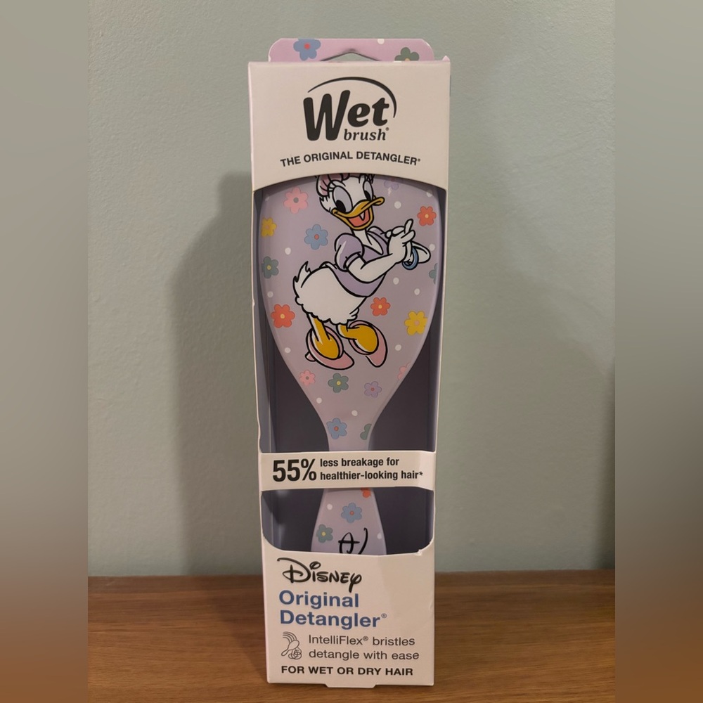Disney Wet Brush Original Detangler featuring a Disney Daisy Duck design New